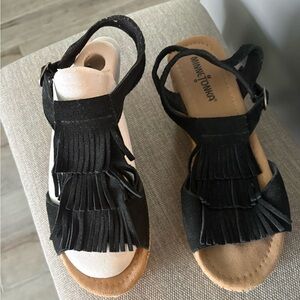Minnnetonka black suede leather platform with fringe size 7